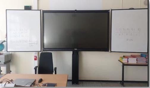 Eine digitale Tafel in einer Waldbröler Schule