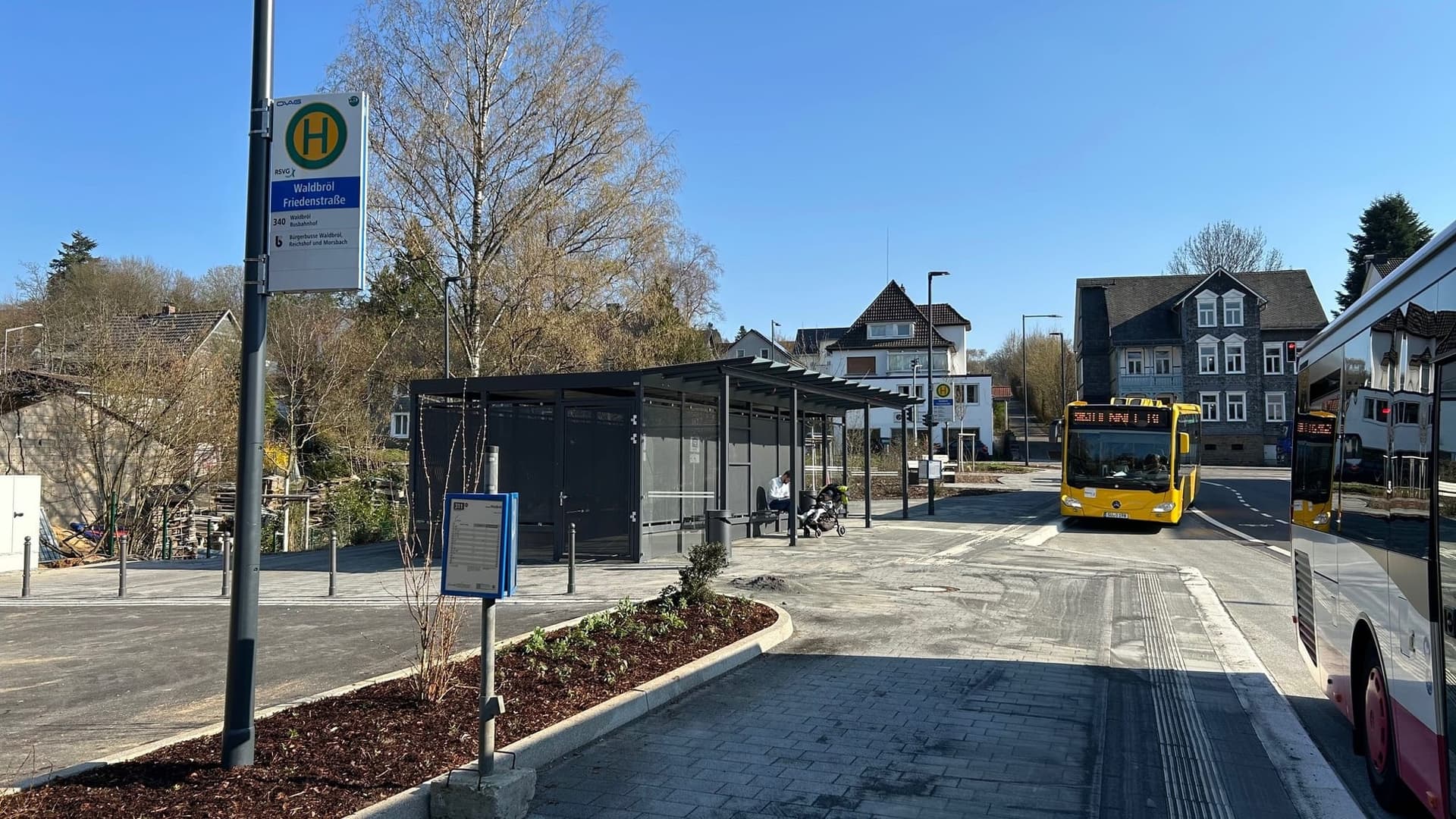 Die neue Mobilstation an der Bushaltestelle Friedenstraße am Merkurareal