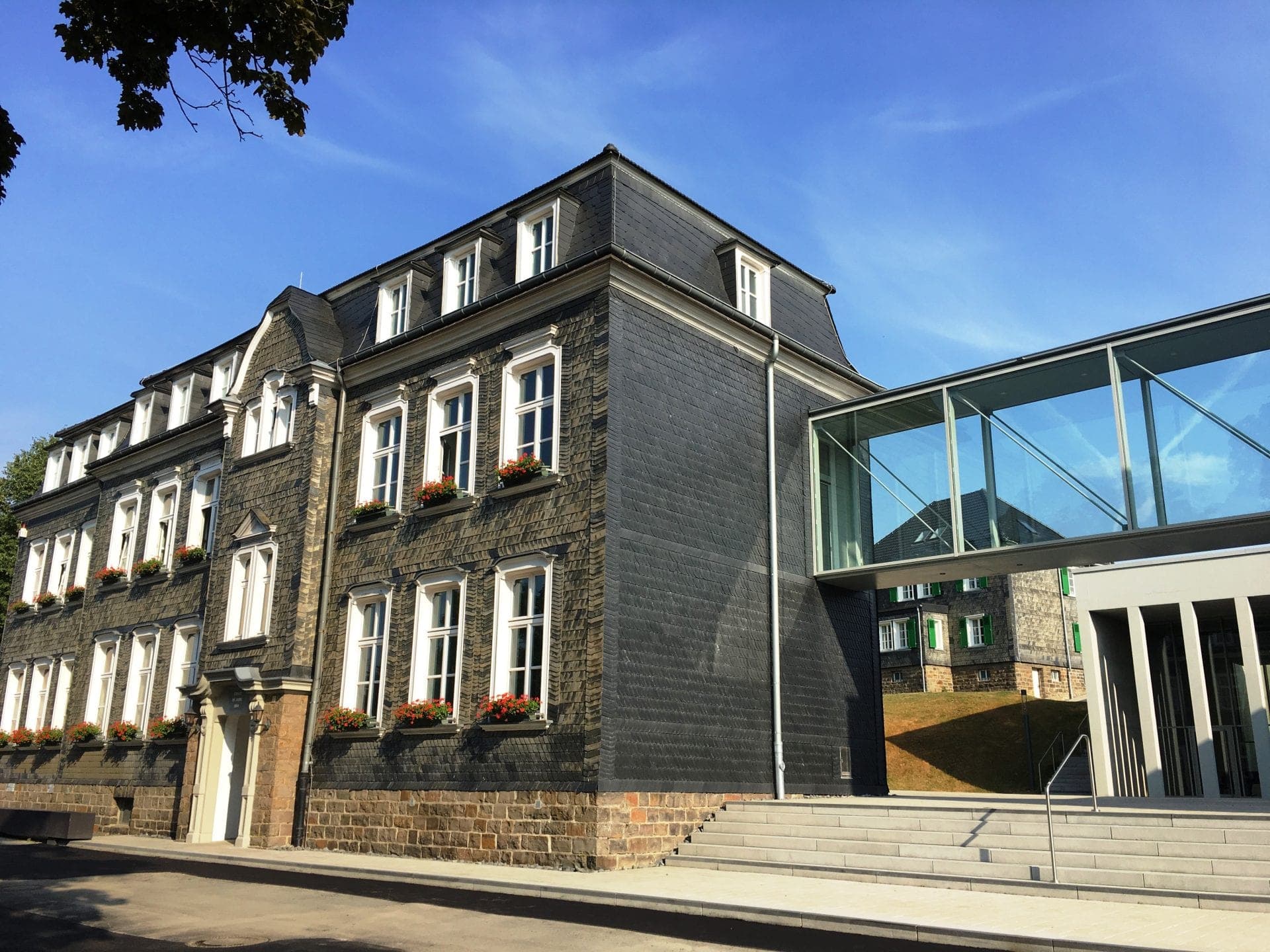 Das moderne Rathaus und Bürgerdorf in Waldbröl